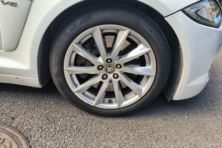 Used Jaguar XF 2013 XF 3.0 SC Prestige Edition Right Front Wheel Hub