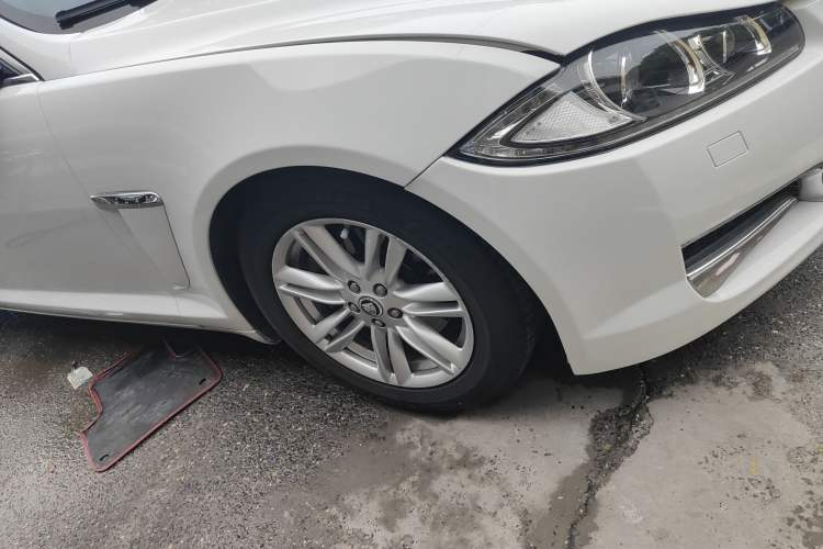 Used Jaguar XF 2013 XF 2.0T Luxury Edition Right Front Wheel Hub