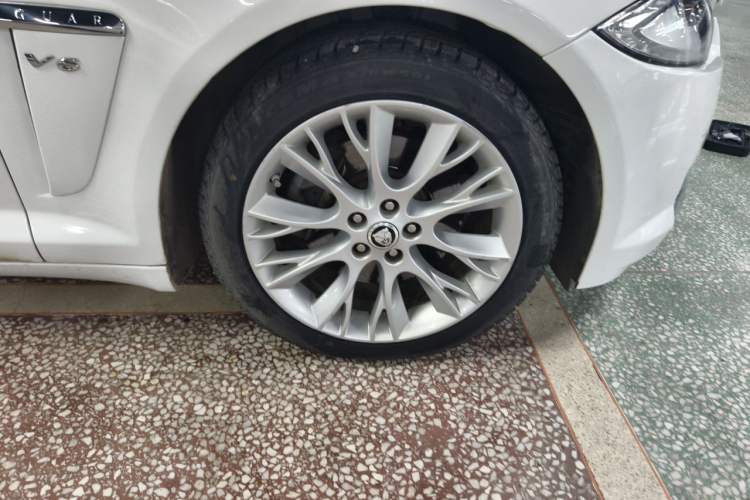 Used Jaguar XF 2013 XF 2.0T Luxury Edition Right Front Wheel Hub