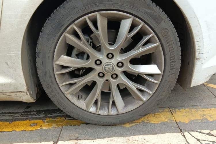 Used Jaguar XF 2013 XF 2.0T Luxury Edition Right Front Wheel Hub