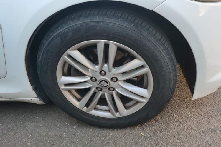 Used Jaguar XF 2013 XF 2.0T Luxury Edition Right Front Wheel Hub