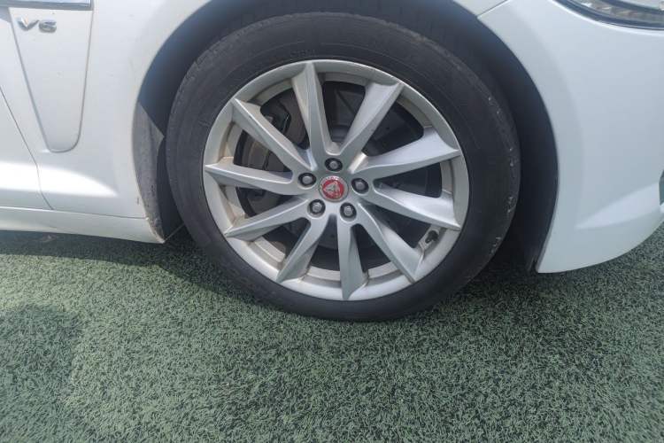 Used Jaguar XF 2013 XF 3.0 SC Prestige Edition Right Front Wheel Hub