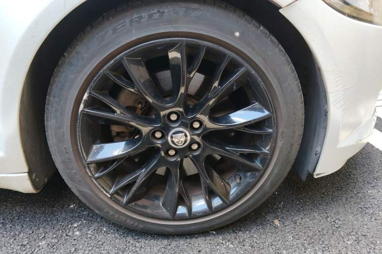 Used Jaguar XF 2013 XF 2.0T Luxury Edition Right Front Wheel Hub