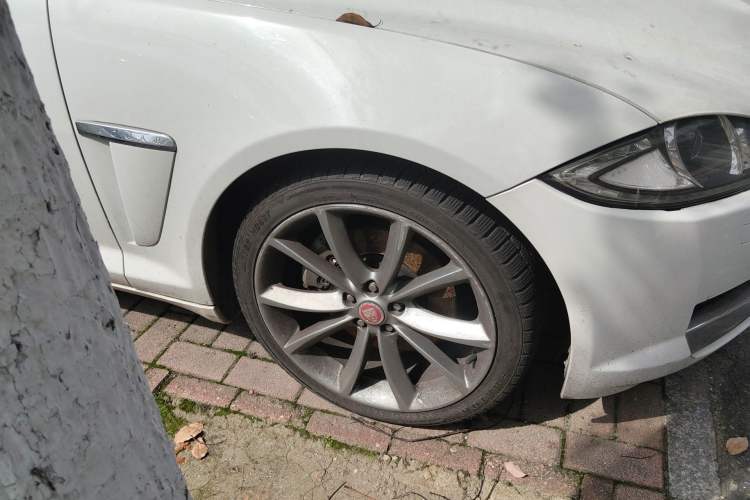 Used Jaguar XF 2013 XF 2.0T Luxury Edition Right Front Wheel Hub