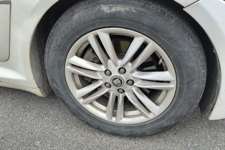 Used Jaguar XF 2013 XF 2.0T Luxury Edition Right Front Wheel Hub
