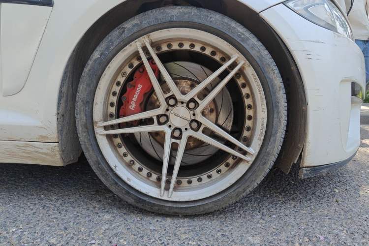 Used Jaguar XF 2013 XF 3.0 SC Prestige Edition Right Front Wheel Hub