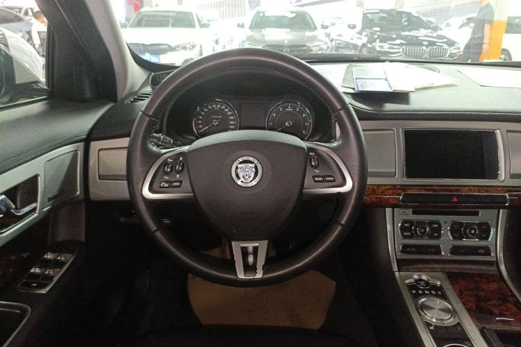 Used Jaguar XF 2013 XF 2.0T Cambridge Limited Edition Steering Wheel
