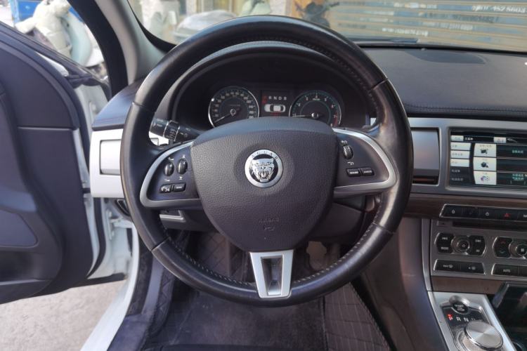 Used Jaguar XF 2013 XF 2.0T Luxury Edition Steering Wheel