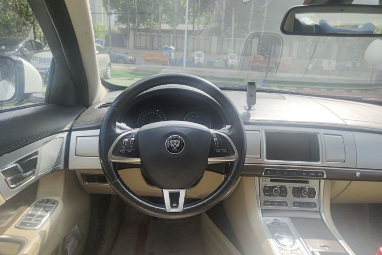 Used Jaguar XF 2013 XF 3.0 SC Prestige Edition Steering Wheel