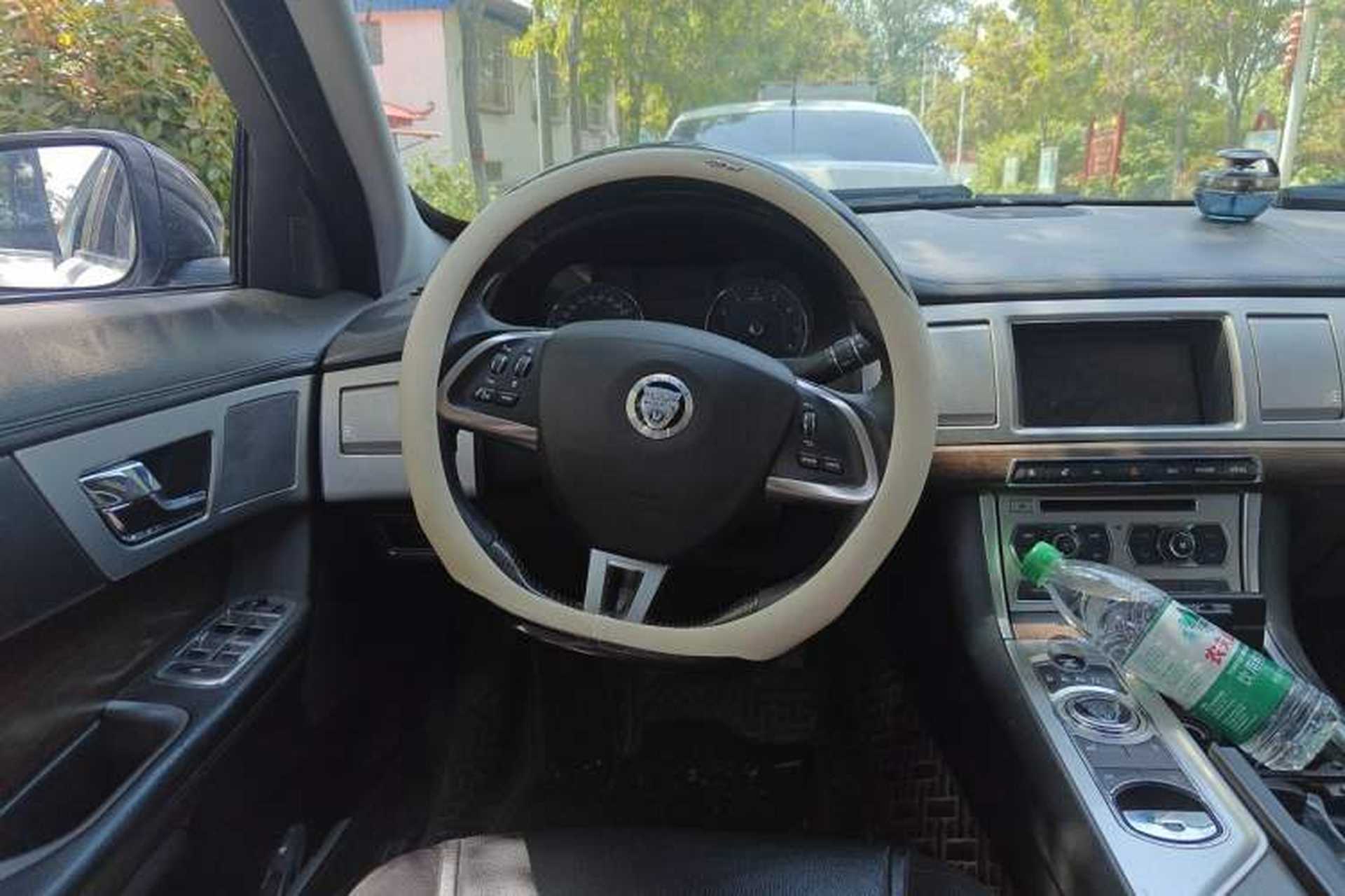 Used Jaguar XF 2013 XF 3.0 SC Prestige Edition Steering Wheel