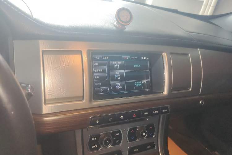 Used Jaguar XF 2014 XF 2.0T Prestige Edition Audio And AC Panel