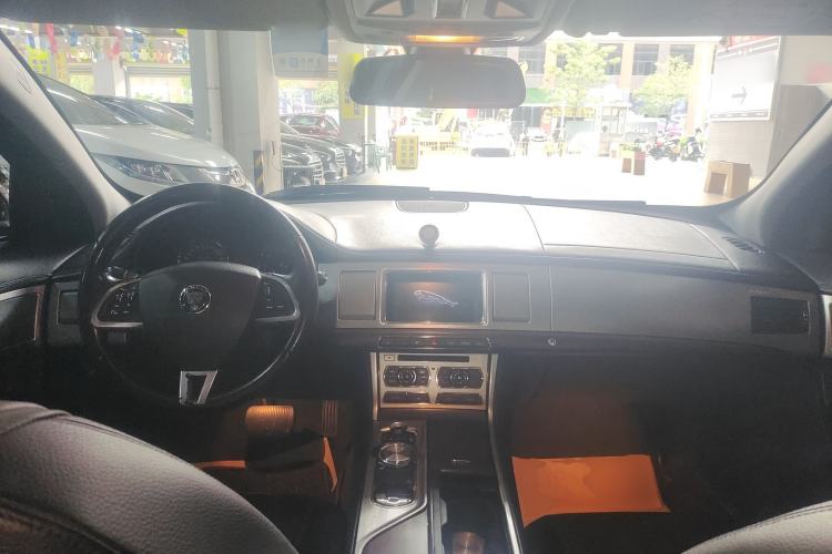 Used Jaguar XF 2014 XF 2.0T Prestige Edition Center Console