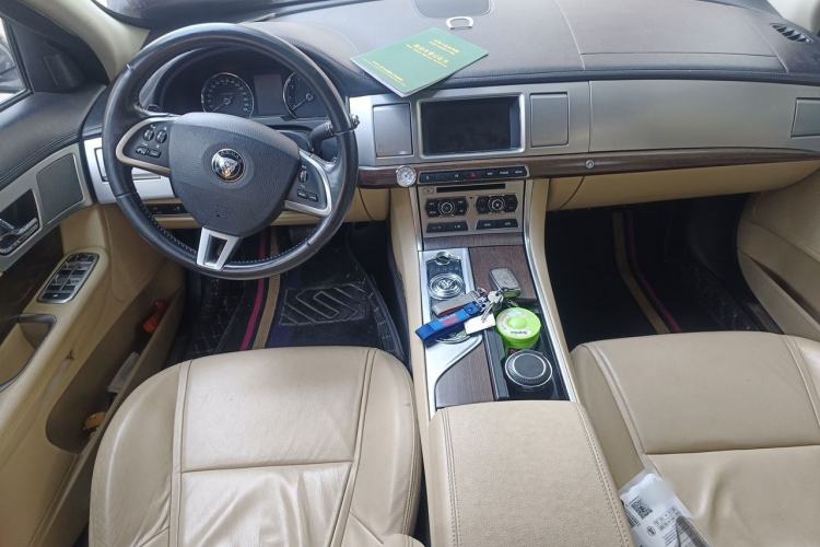 Used Jaguar XF 2014 XF 2.0T Prestige Edition Center Console