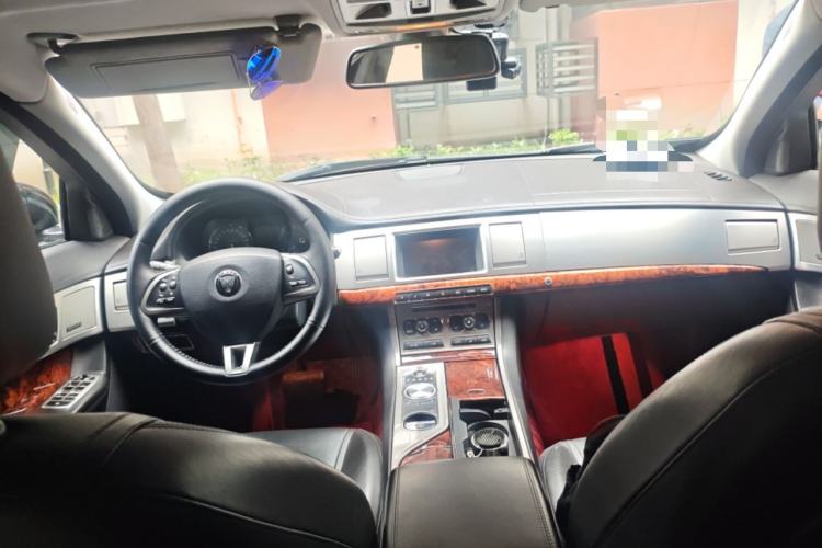 Used Jaguar XF 2014 XF 2.0T Luxury Edition Center Console