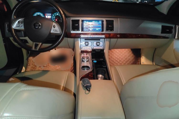 Used Jaguar XF 2014 XF 2.0T Luxury Edition Center Console