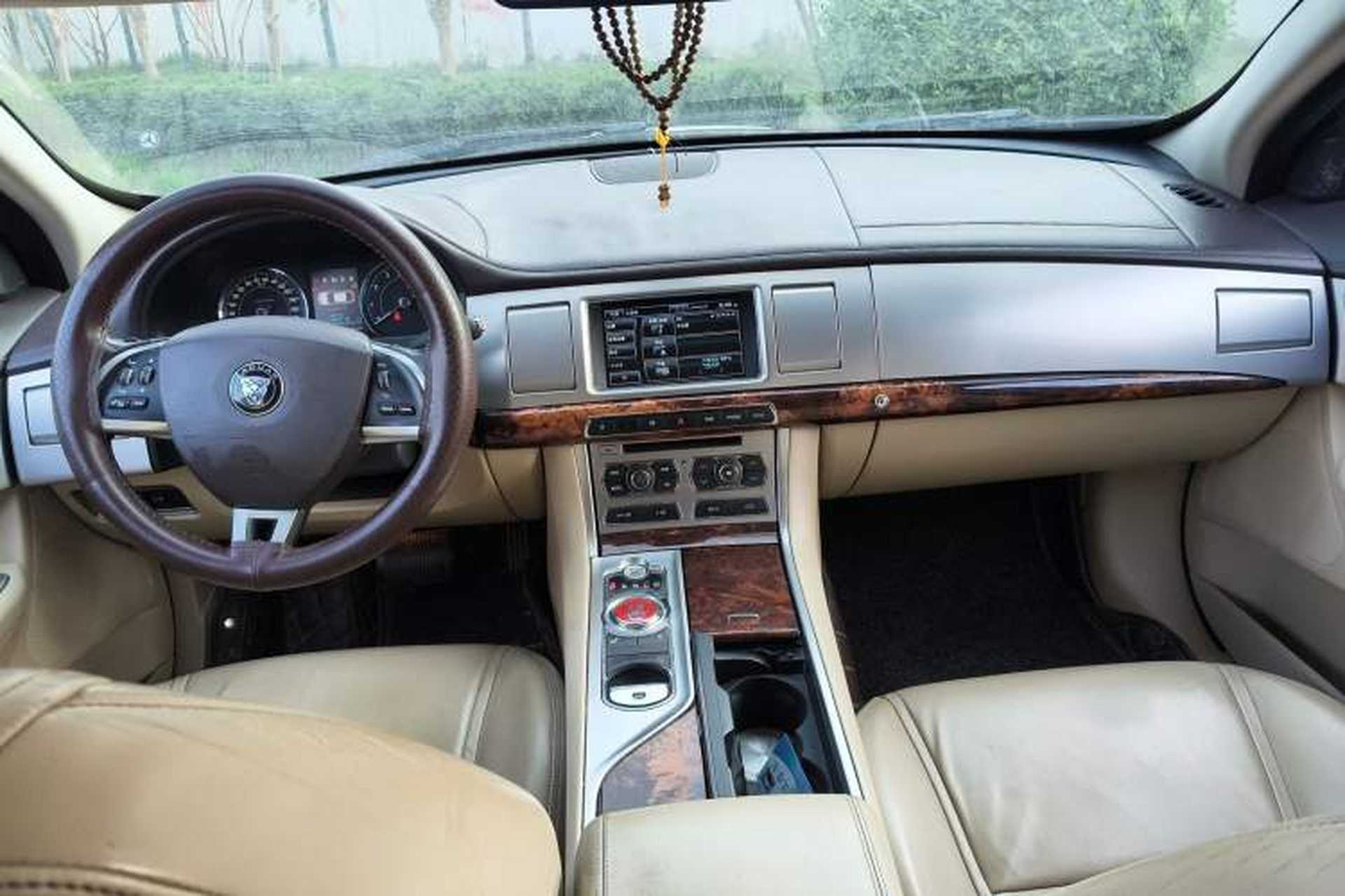 Used Jaguar XF 2014 XF 2.0T Luxury Edition Center Console