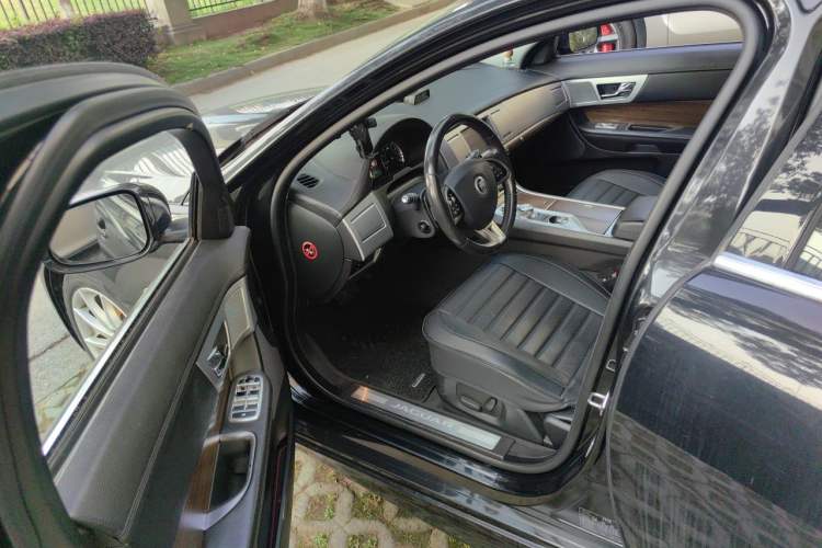 Used Jaguar XF 2014 XF 3.0 SC Luxury Edition Driver Seat
