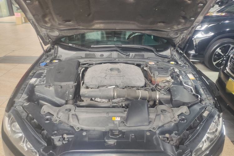 Used Jaguar XF 2014 XF 2.0T Prestige Edition Engine Bay