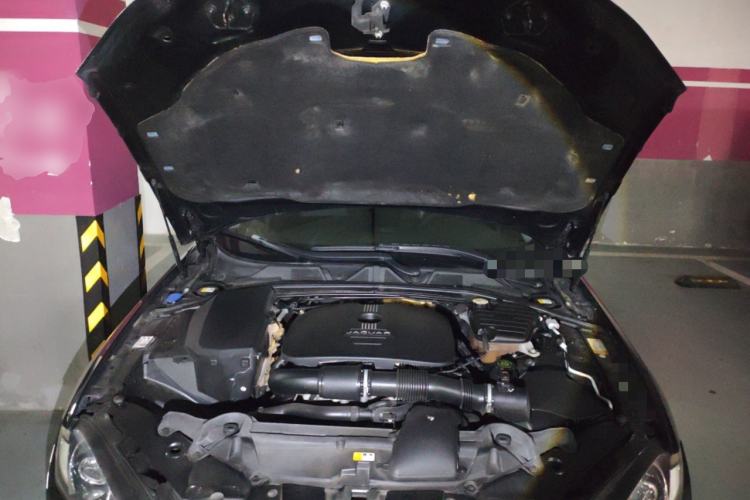Used Jaguar XF 2014 XF 2.0T Prestige Edition Engine Bay