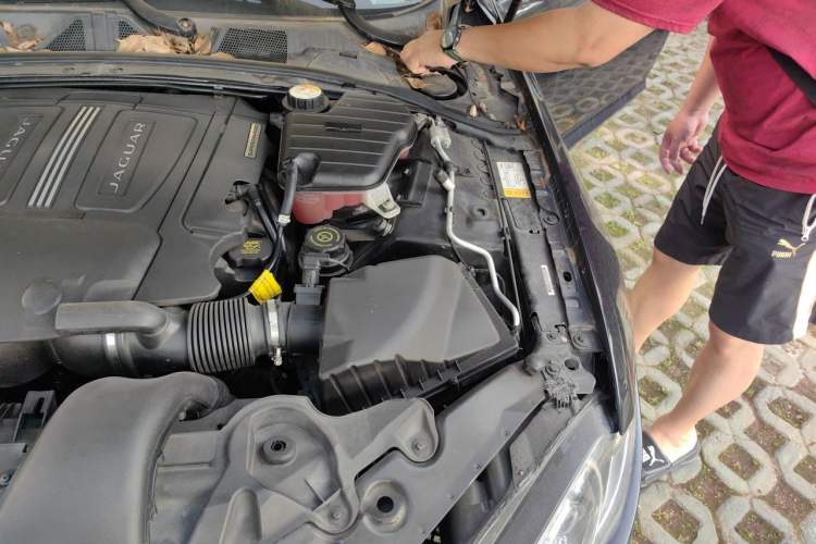 Used Jaguar XF 2014 XF 3.0 SC Luxury Edition Engine Bay Left