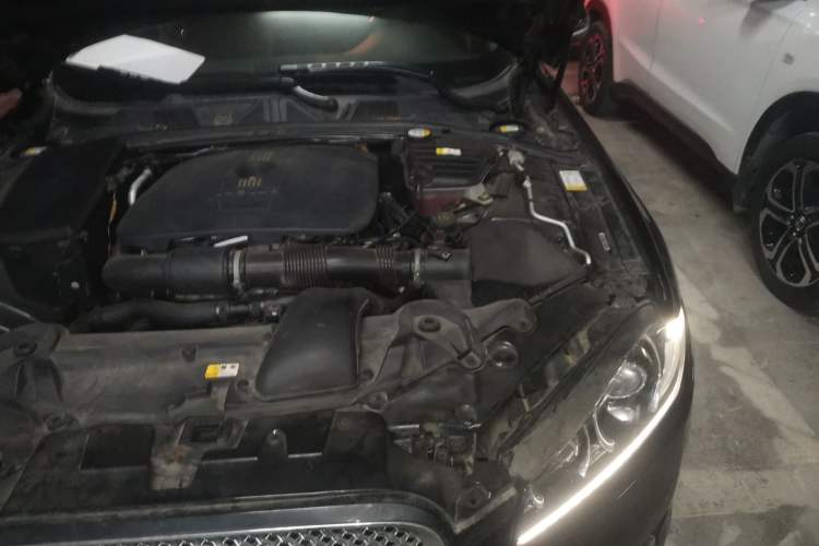 Used Jaguar XF 2014 XF 2.0T Luxury Edition Engine Bay Left