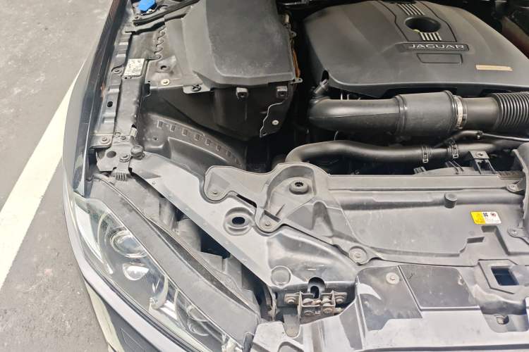 Used Jaguar XF 2014 XF 2.0T Luxury Edition Engine Bay Right