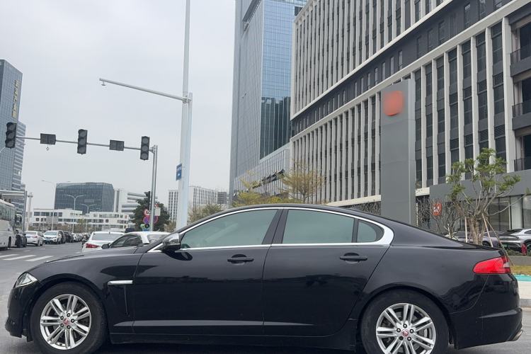 Used Jaguar XF 2014 XF 2.0T Prestige Edition Exterior 5