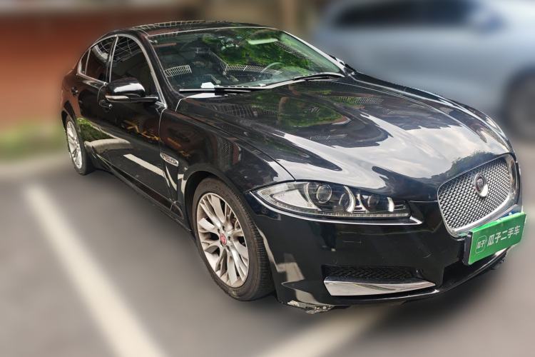 Used Jaguar XF 2014 XF 2.0T Luxury Edition Front Right 45 Deg