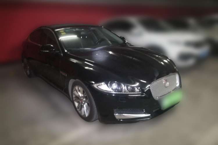 Used Jaguar XF 2014 XF 2.0T Luxury Edition Front Right 45 Deg
