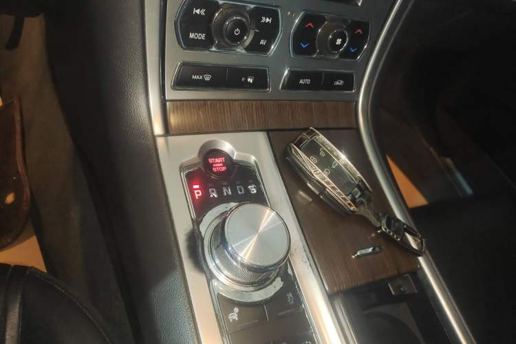 Used Jaguar XF 2014 XF 2.0T Prestige Edition Gear Lever