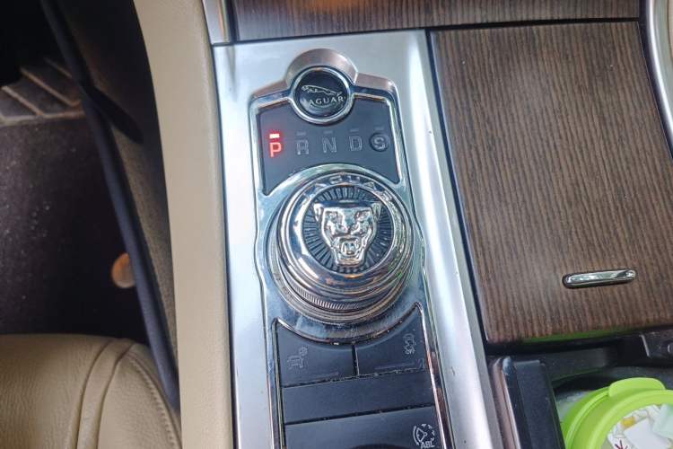 Used Jaguar XF 2014 XF 2.0T Prestige Edition Gear Lever