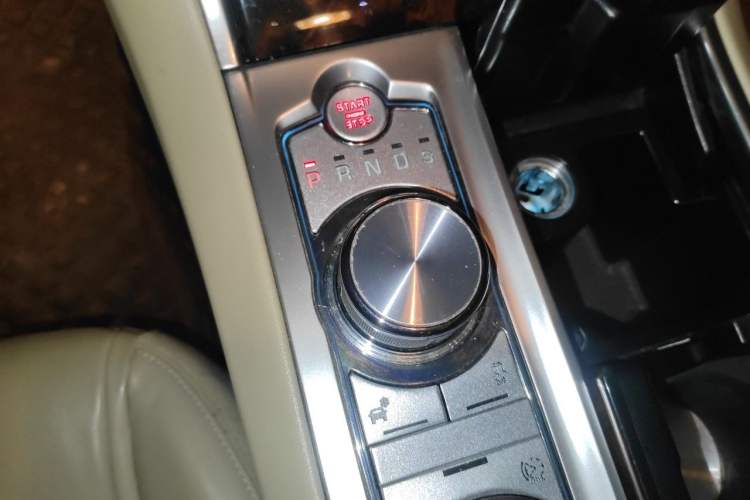 Used Jaguar XF 2014 XF 2.0T Luxury Edition Gear Lever