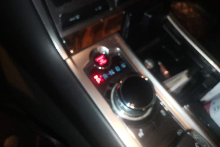 Used Jaguar XF 2014 XF 2.0T Luxury Edition Gear Lever