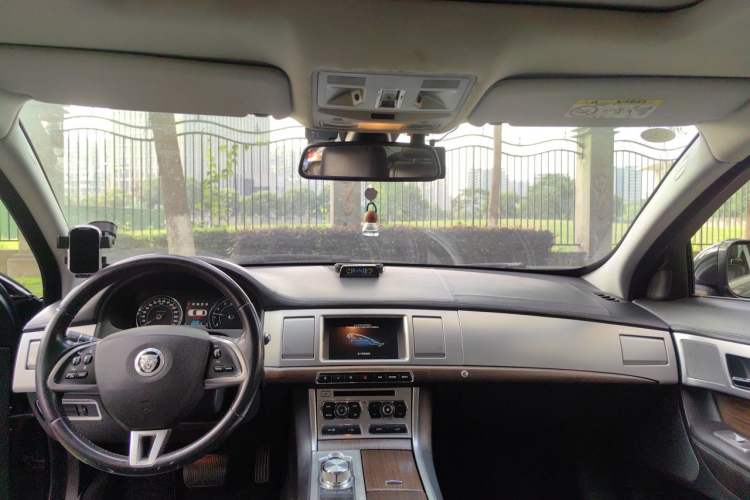 Used Jaguar XF 2014 XF 3.0 SC Luxury Edition Headliner