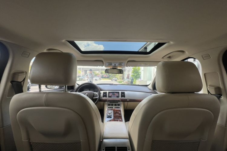 Used Jaguar XF 2014 XF 2.0T Luxury Edition Headliner