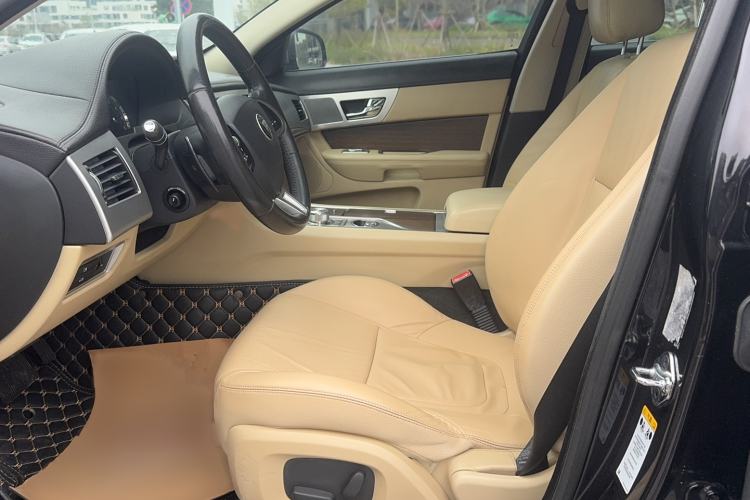 Used Jaguar XF 2014 XF 2.0T Prestige Edition Interior 1