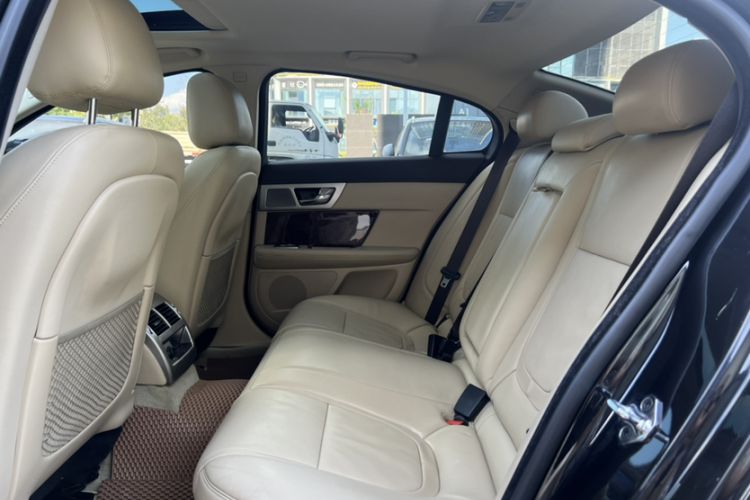Used Jaguar XF 2014 XF 2.0T Luxury Edition Interior 2