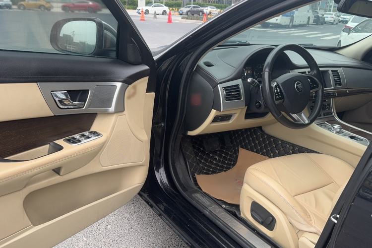 Used Jaguar XF 2014 XF 2.0T Prestige Edition Interior 2