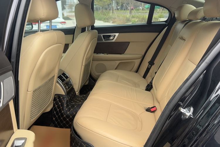 Used Jaguar XF 2014 XF 2.0T Prestige Edition Interior 3