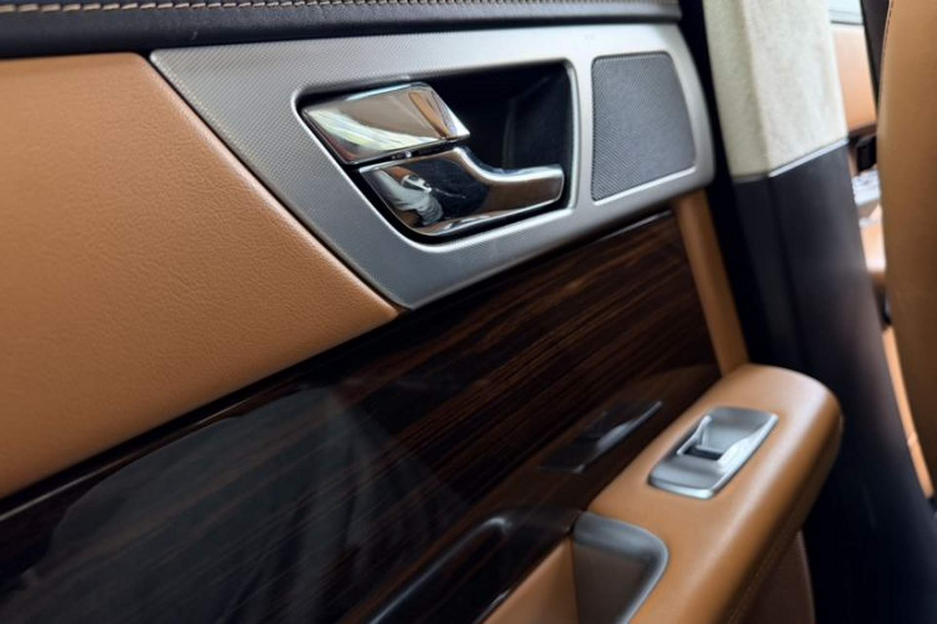Used Jaguar XF 2014 XF 2.0T Luxury Edition Interior 6