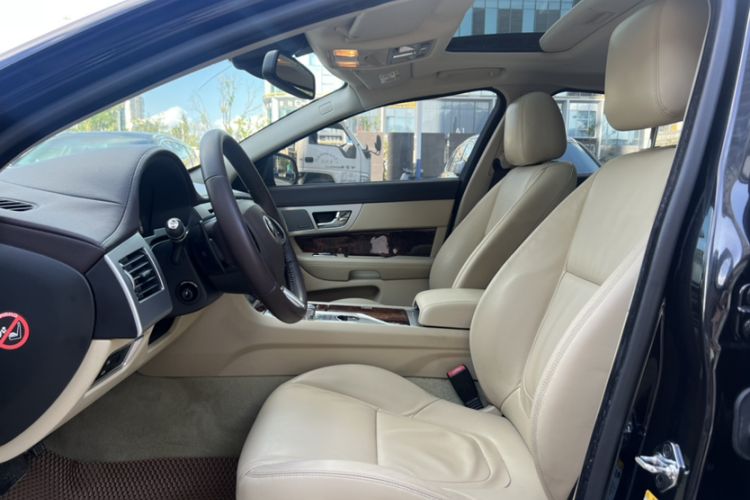 Used Jaguar XF 2014 XF 2.0T Luxury Edition Left Front Seat