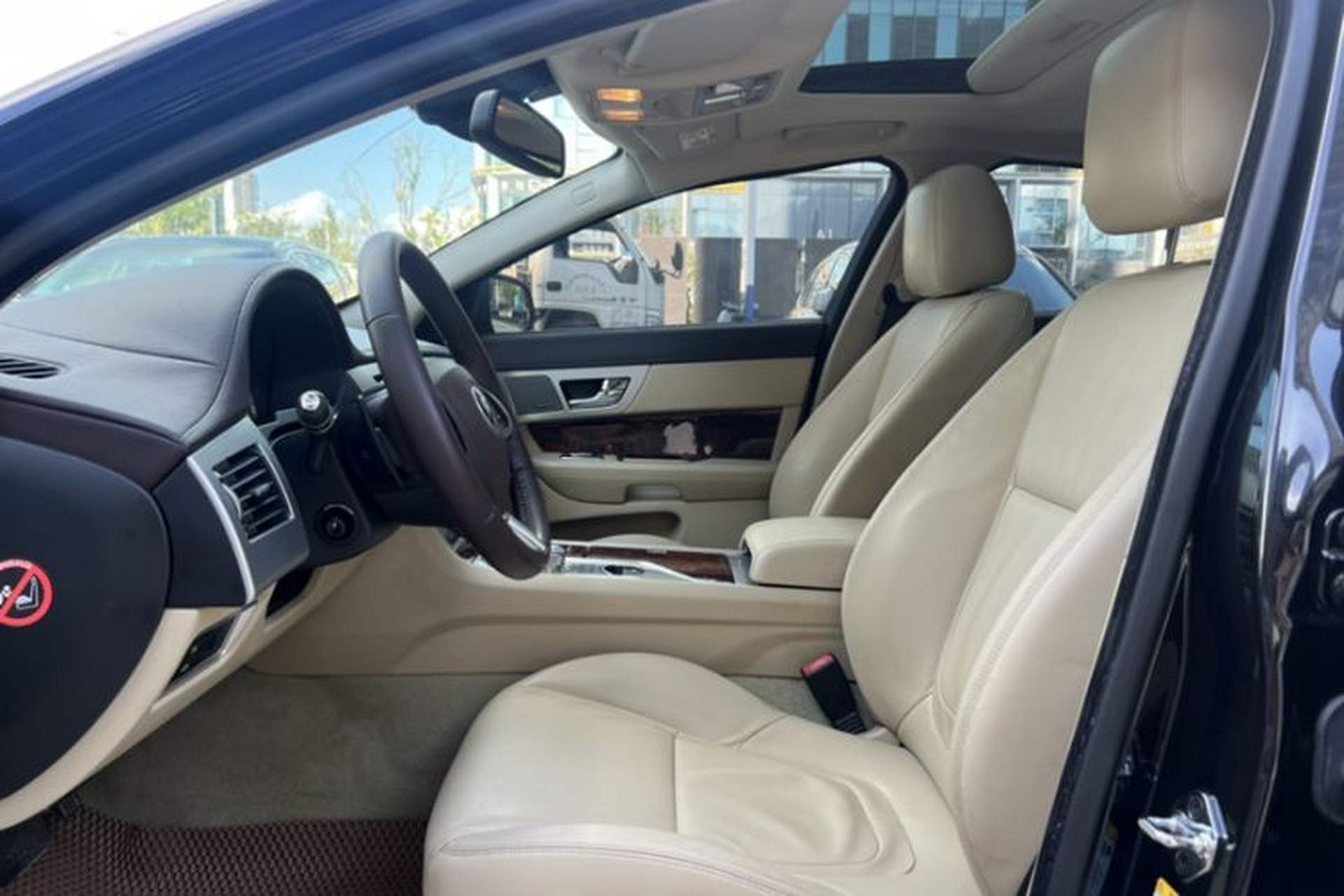 Used Jaguar XF 2014 XF 2.0T Luxury Edition Left Front Seat