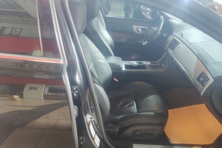 Used Jaguar XF 2014 XF 2.0T Prestige Edition Right Front Seat