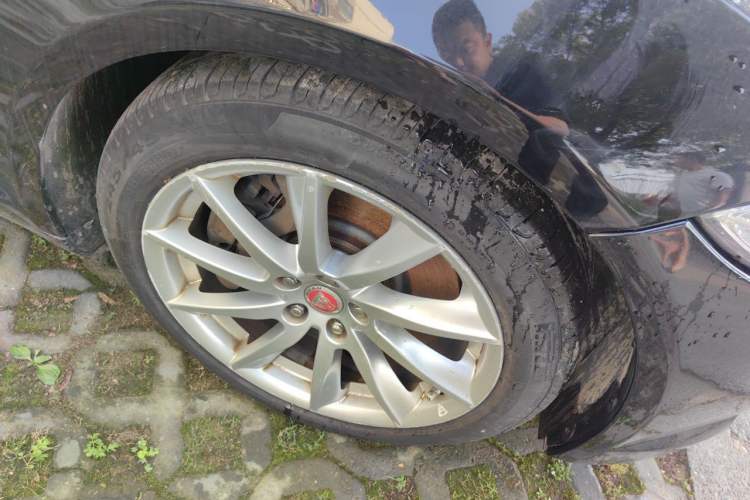 Used Jaguar XF 2014 XF 3.0 SC Luxury Edition Right Front Wheel Hub