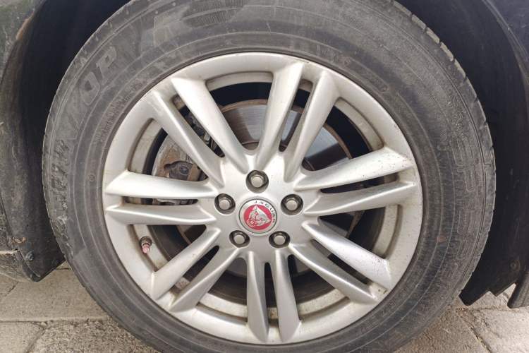 Used Jaguar XF 2014 XF 2.0T Prestige Edition Right Front Wheel Hub