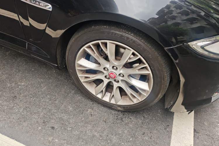 Used Jaguar XF 2014 XF 2.0T Luxury Edition Right Front Wheel Hub