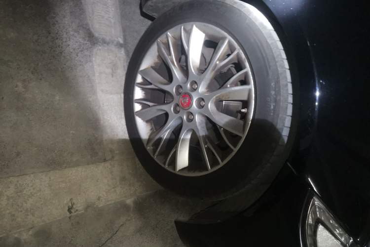 Used Jaguar XF 2014 XF 2.0T Luxury Edition Right Front Wheel Hub