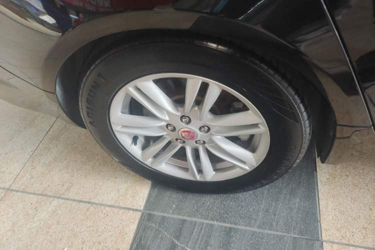 Used Jaguar XF 2014 XF 2.0T Prestige Edition Right Rear Wheel Hub