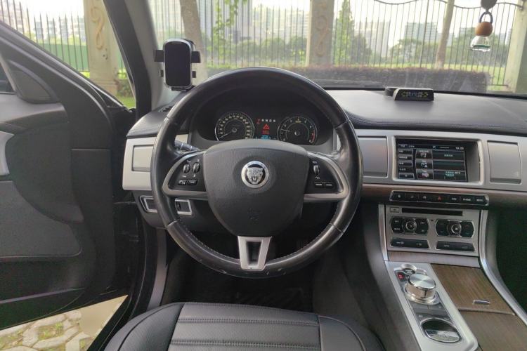 Used Jaguar XF 2014 XF 3.0 SC Luxury Edition Steering Wheel