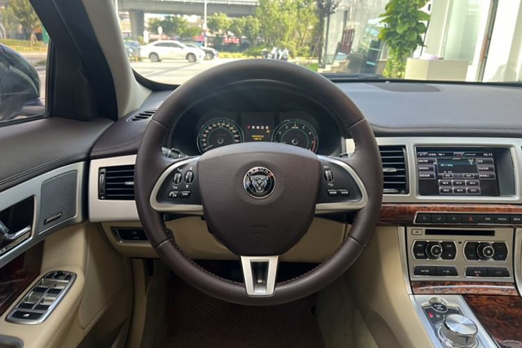 Used Jaguar XF 2014 XF 2.0T Luxury Edition Steering Wheel